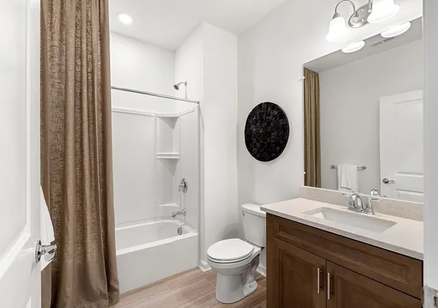 2nd image of 7 Grn St, Shrewsbury, MA 01545