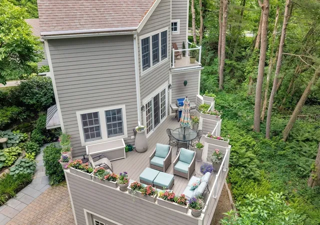 3rd image of 44 Old Rd, Weston, MA 02493 | MLS# 73543866