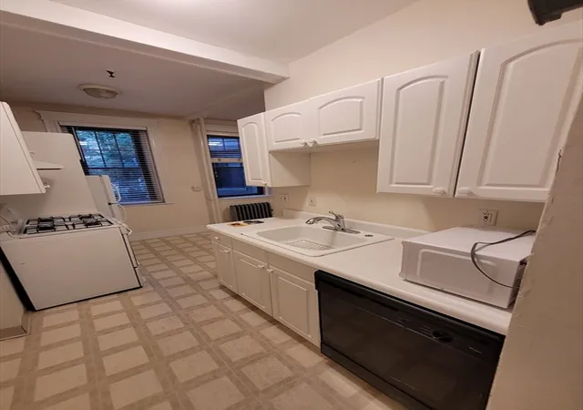 2nd image of 60 Queensbury St #2, Boston, MA 02215 | MLS# 73539192