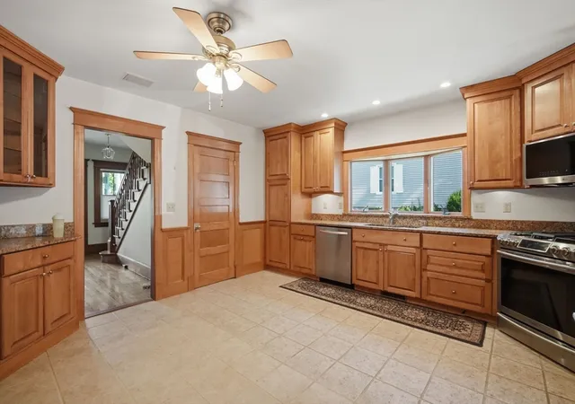 5th image of 41 Cottage St, Amherst, MA 01002 | MLS# 73561050