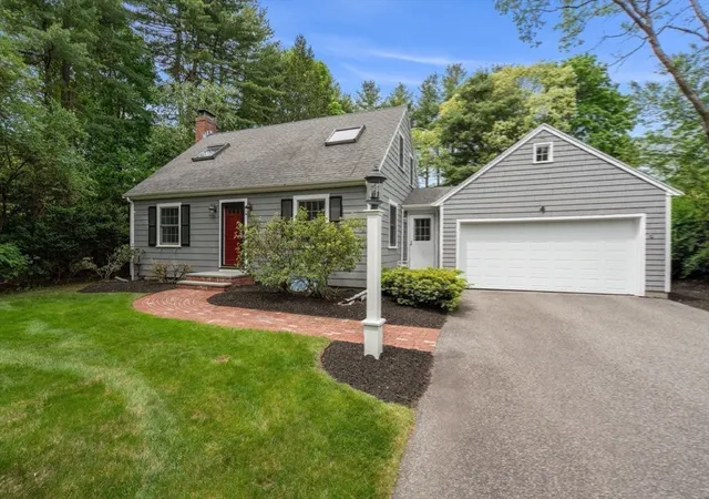 39th image of 4 Park Ave, Dover, MA 02030 | MLS# 73549652