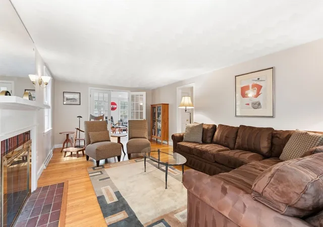 5th image of 4 Park Ave, Dover, MA 02030 | MLS# 73549652