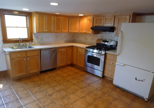 Listing Photo 5 - Condo for sale in building located at 62 S St, Quincy, MA 02169