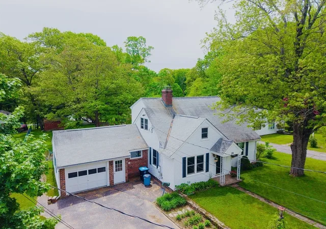 4th image of 21 Eaton Pl, Shrewsbury, MA 01545 | MLS# 73525724