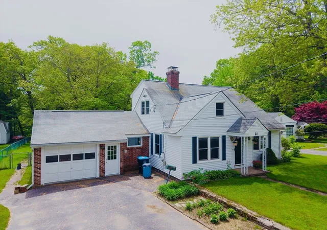 5th image of 21 Eaton Pl, Shrewsbury, MA 01545 | MLS# 73525724