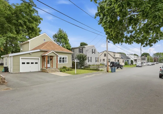 Photo 2 of Sale Pending at 2 Cashman Rd, Peabody, MA 01960 | MLS# 73553988 | Listing updated on 2026-09-01