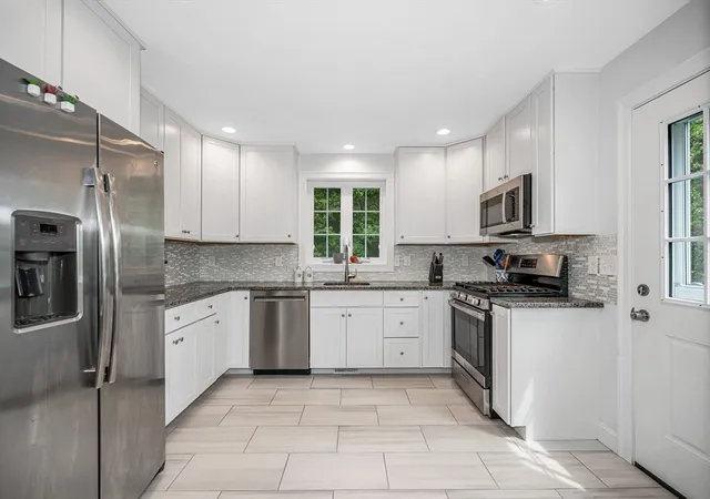 Homes for sale in Chelmsford, MA | 18 Bartlett Ave #18, Chelmsford, MA 01824 | MLS# 73533410