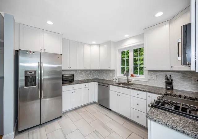 Homes for sale in Chelmsford, MA | 18 Bartlett Ave #18, Chelmsford, MA 01824 | MLS# 73533410