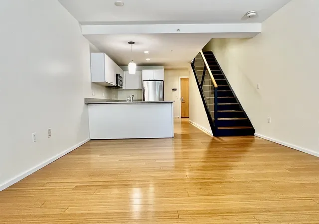4th image of 2 Earhart, Cambridge, MA 02141