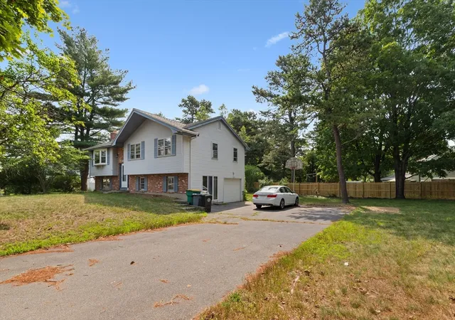 2nd image of 65 Green Dr, North Attleboro, MA 02760 | MLS# 73550633