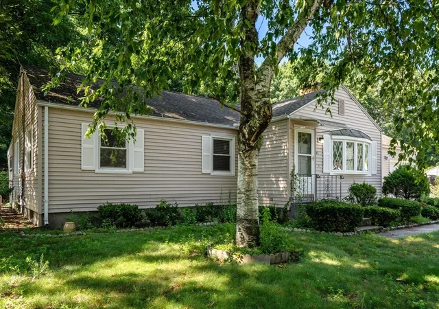 Homes for sale in Springfield, MA | 85 Keddy St, Springfield, MA 01109 | MLS# 73547393