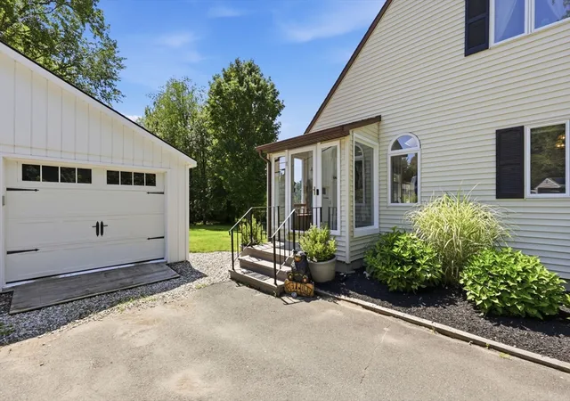 5th image of 11 Pineridge Rd, Montgomery, MA 01085 | MLS# 73561431