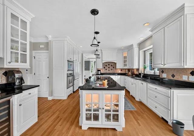 Photo 4 of Single family home for sale at 21 Ashwood Cir, Shrewsbury, MA 01545 | MLS# 73558353 | Listing updated on 2026-09-12