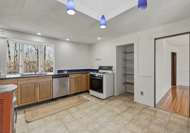 Homes for sale in Amherst, MA | 274 Sunderland Rd, Amherst, MA 01002 | MLS# 73507601