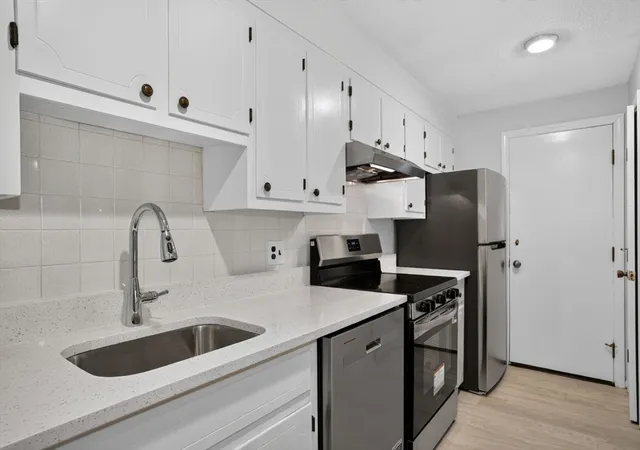 Photo 3 of Condo for sale at 6 Hallmark Gdns #9, Burlington, MA 01803 | MLS# 73560170 | Listing updated on 2026-08-10