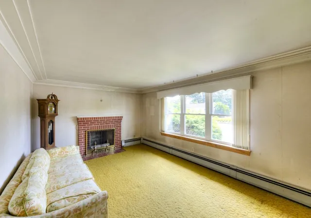 3rd image of 131 Hartford Tpke, Shrewsbury, MA 01545 | MLS# 73543766