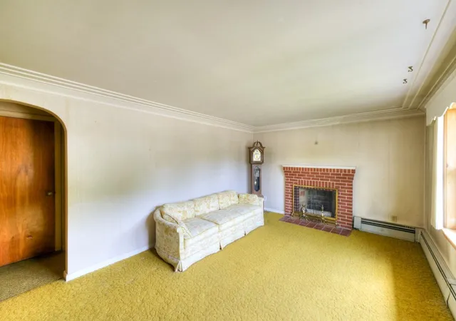 4th image of 131 Hartford Tpke, Shrewsbury, MA 01545 | MLS# 73543766