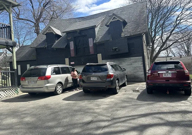 3rd image of 39 Woodland St, Worcester, MA 01610 | MLS# 73496894
