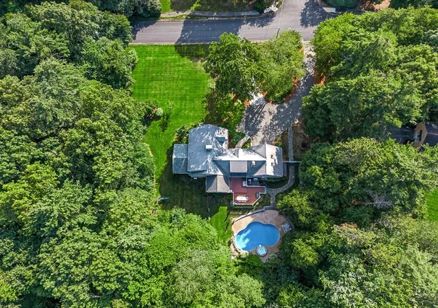 2nd image of 4 Dicarlo Rd, Hopkinton, MA 01748 | MLS# 73551486