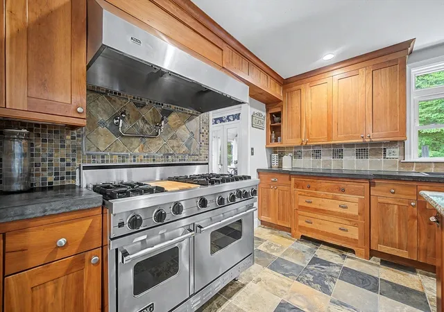 4th image of 4 Dicarlo Rd, Hopkinton, MA 01748 | MLS# 73551486
