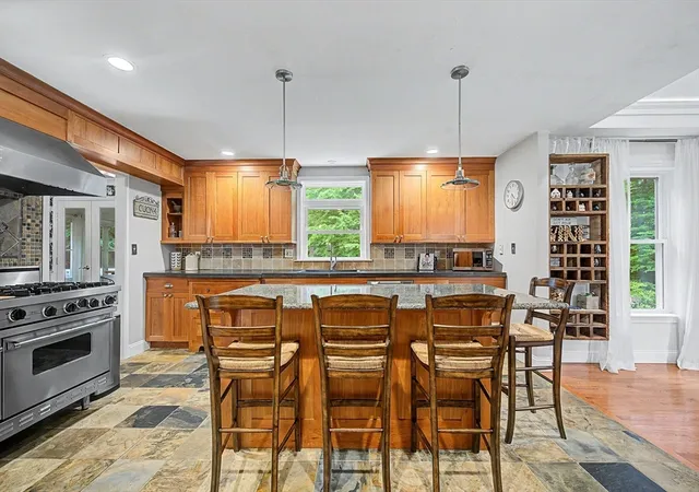 5th image of 4 Dicarlo Rd, Hopkinton, MA 01748 | MLS# 73551486