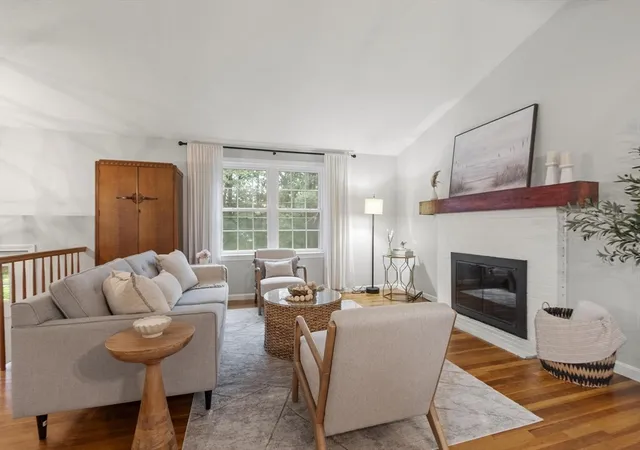 3rd image of 597 Old Dunstable Rd, Groton, MA 01450 | MLS# 73559215