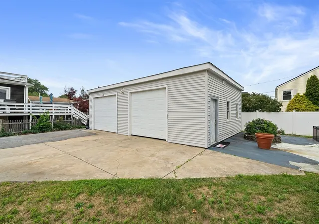 5th image of 101 Kenberma St, Hull, MA 02045 | MLS# 73550932