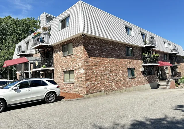 Listing Photo 4 - Condo for sale in building located at 458-460 Eastern Ave, Lynn, MA 01902 - Unit #14
