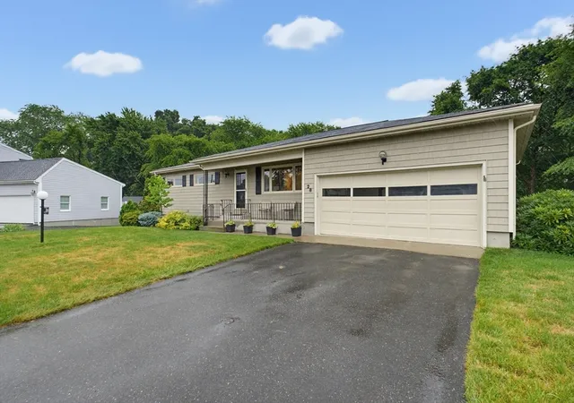 Homes for sale in Somerset, MA | 28 Tower Hill Road, Somerset, MA 02726 | MLS# 73546736