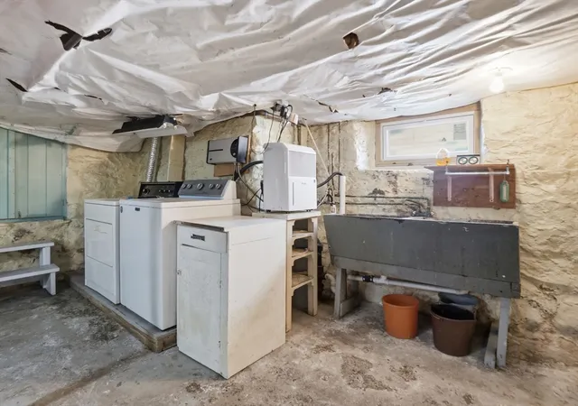 33rd image of 54 Hampshire St, Lowell, MA 01850 | MLS# 73522223