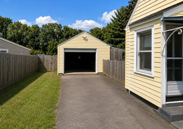 3rd image of 711 Newbury St, Springfield, MA 01104 | MLS# 73569710