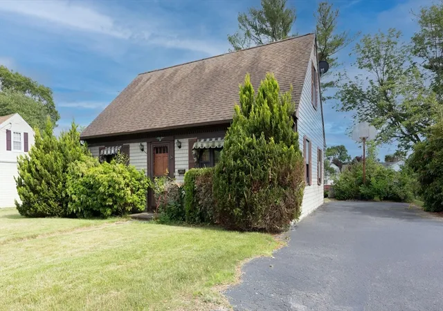 2nd image of 36 Ludlow St, Acushnet, MA 02743 | MLS# 73539486