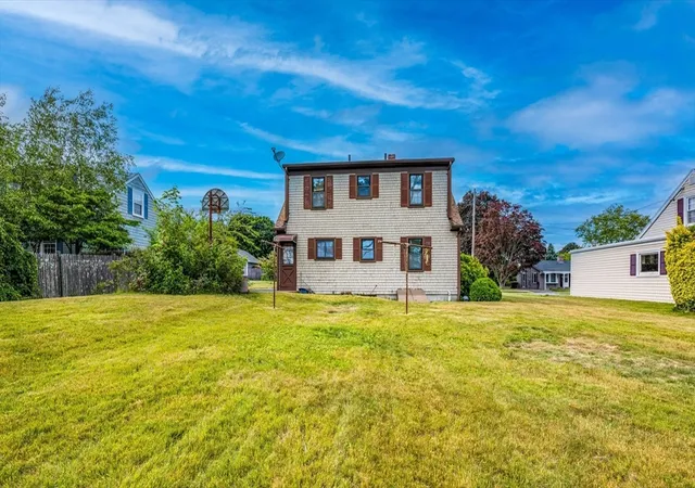 3rd image of 36 Ludlow St, Acushnet, MA 02743 | MLS# 73539486