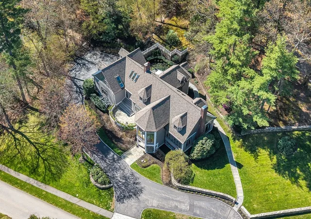 3rd image of 1 Graystone Ln, Weston, MA 02493 | MLS# 73513386