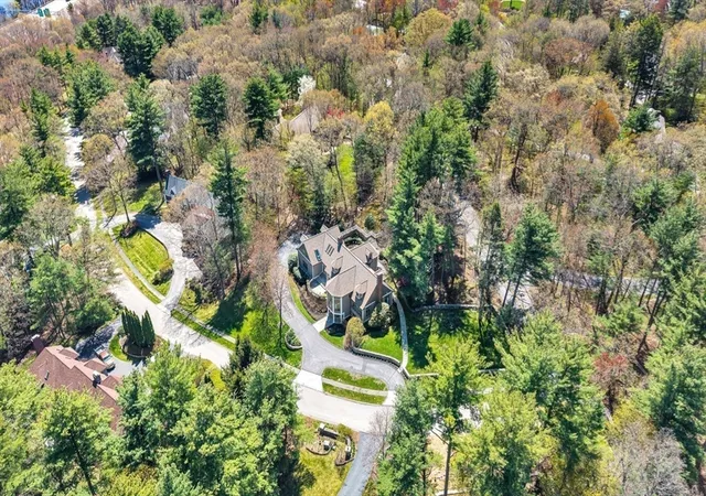40th image of 1 Graystone Ln, Weston, MA 02493 | MLS# 73513386
