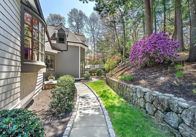 5th image of 1 Graystone Ln, Weston, MA 02493 | MLS# 73513386