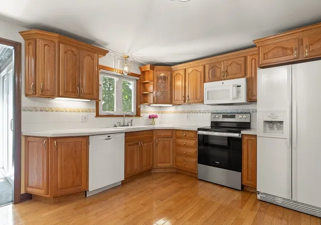 3rd image of 17 Tamarock Ter, Stoneham, MA 02180 | MLS# 73537992