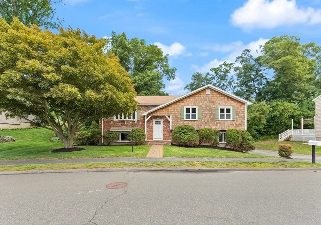 5th image of 17 Tamarock Ter, Stoneham, MA 02180 | MLS# 73537992