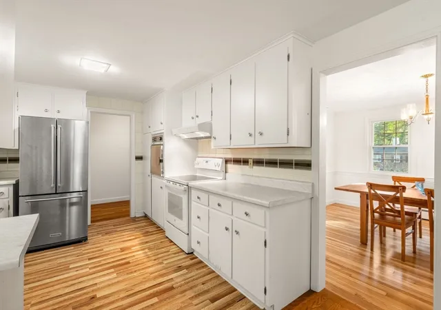 5th image of 10 Bakers Hill, Weston, MA 02493 | MLS# 73528181
