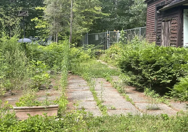 35th image of 392 Mashapaug Rd, Holland, MA 01521 | MLS# 73547485