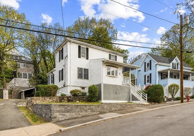 3rd image of 29 Woodlawn St, Lynn, MA 01904 | MLS# 73514665
