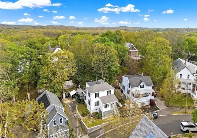 4th image of 29 Woodlawn St, Lynn, MA 01904 | MLS# 73514665