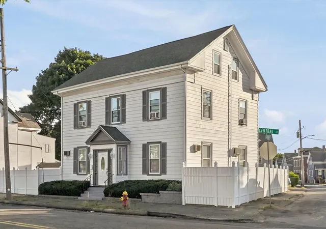3rd image of 114 Central St, Peabody, MA 01960 | MLS# 73566046