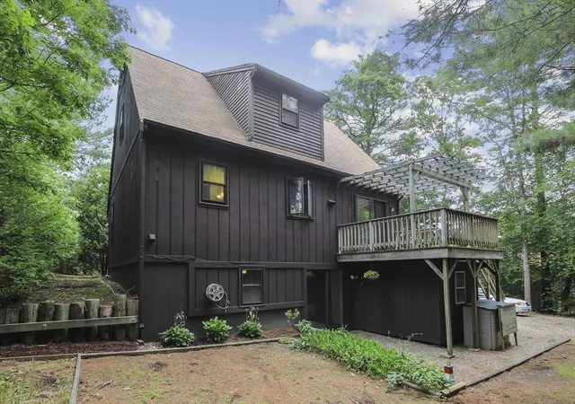 2nd image of 20 Lakewood Dr, Mashpee, MA 02649 | MLS# 73466994