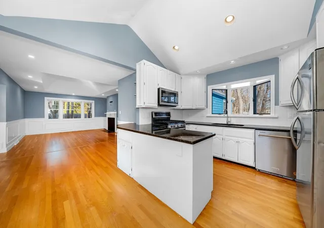 2nd image of 6 Smith Ln #6, Manchester, MA 01944 | MLS# 73478236