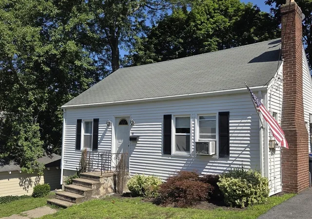 Photo 3 of Sale Pending at 10 Duke St, Swampscott, MA 01907 | MLS# 73562521 | Listing updated on 2026-09-19