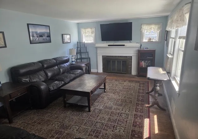 Photo 4 of Sale Pending at 10 Duke St, Swampscott, MA 01907 | MLS# 73562521 | Listing updated on 2026-09-19