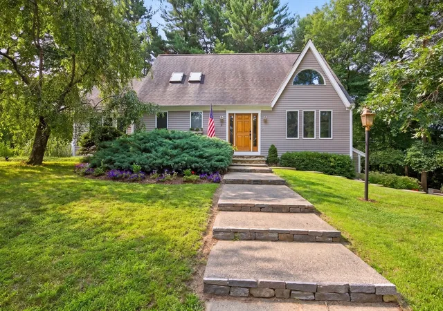 Photo 2 of Single family home for sale at 5 Acorn Ln, Mattapoisett, MA 02739 | MLS# 73551123 | Listing updated on 2026-08-20