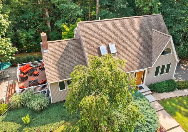 Photo 3 of Single family home for sale at 5 Acorn Ln, Mattapoisett, MA 02739 | MLS# 73551123 | Listing updated on 2026-08-20