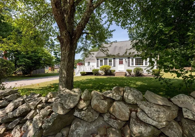 2nd image of 710 Summer St, East Bridgewater, MA 02333 | MLS# 73553135
